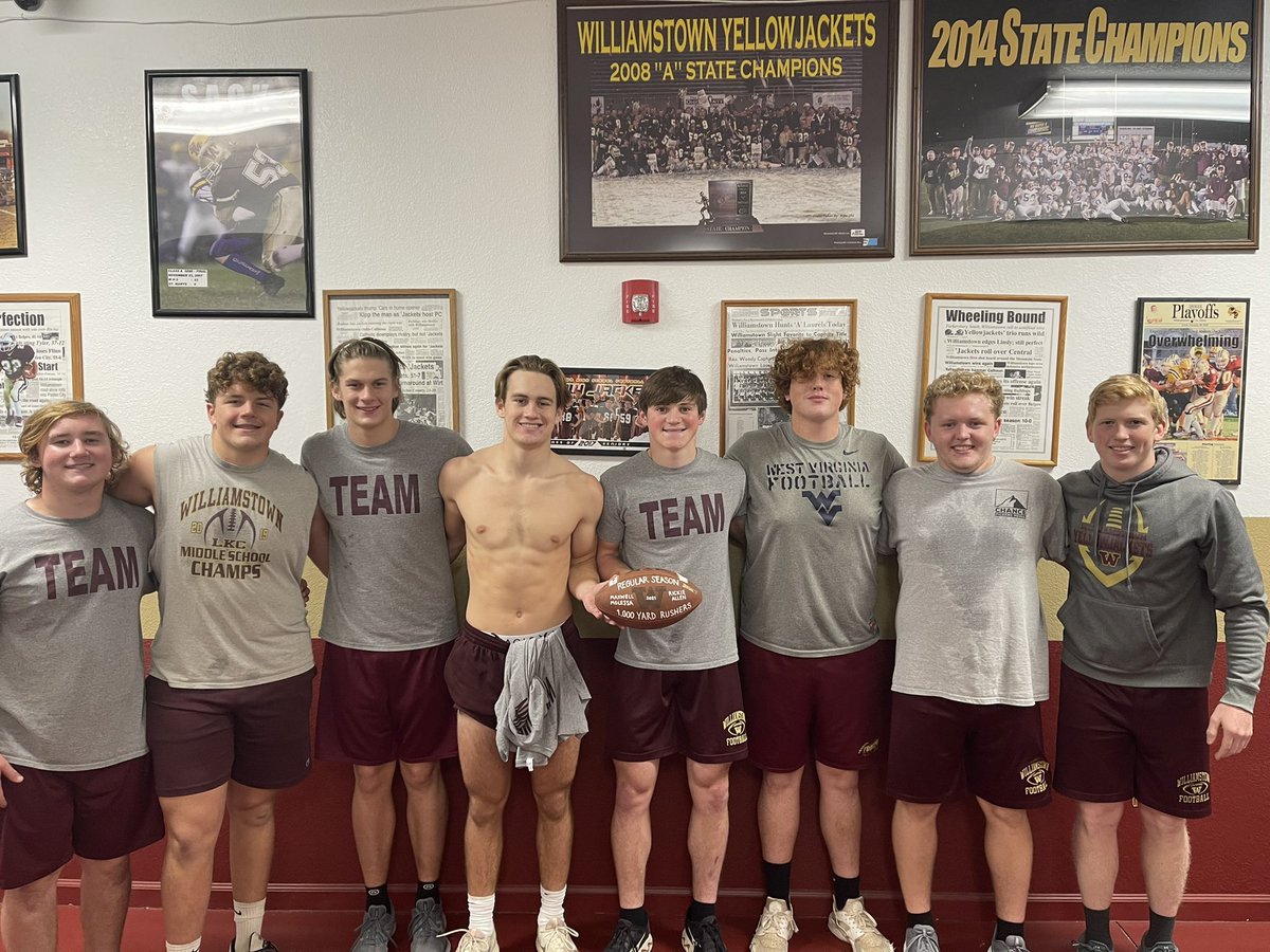 Congratulations to <a href="/MaxwellMolessa/">Maxwell Molessa</a> <a href="/Rickiebobby03/">Rickie Allen</a> pair of 1,000 yard rusher in regular season for first time since 1978! Also pictured is the offensive line that paved the way!