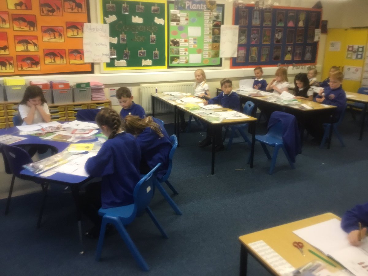 Hadrian_Park's tweet photo. 3A have enjoyed learning all about the different types of skeleton today in Science. #HPPS3AMajesticMeerkats #HPPSScience https://t.co/rdjySxPQ4s