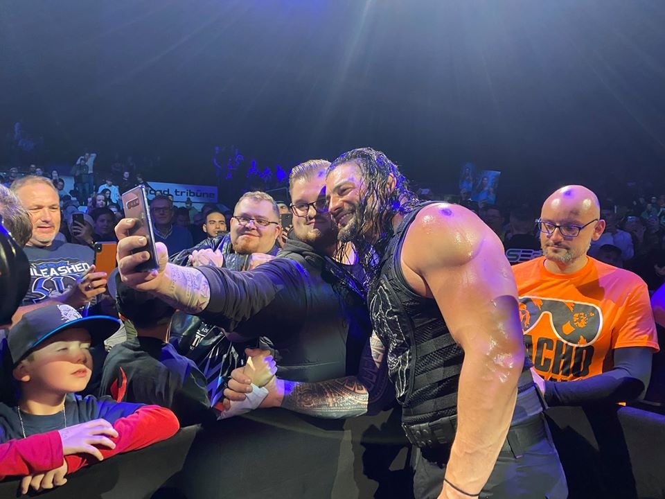 RomanR4Ever's tweet photo. Been a heel character we miss him like this , hopefully maybe one day we will get those if things ok , so here's to the our Big Dog ,to our only King and to us #WWLive two years ago today (11.11.2019) #WWEVienna #RomanReigns supreme #ThrowbackThursday
(Credit to all the owners) https://t.co/gbrQK49Vzu