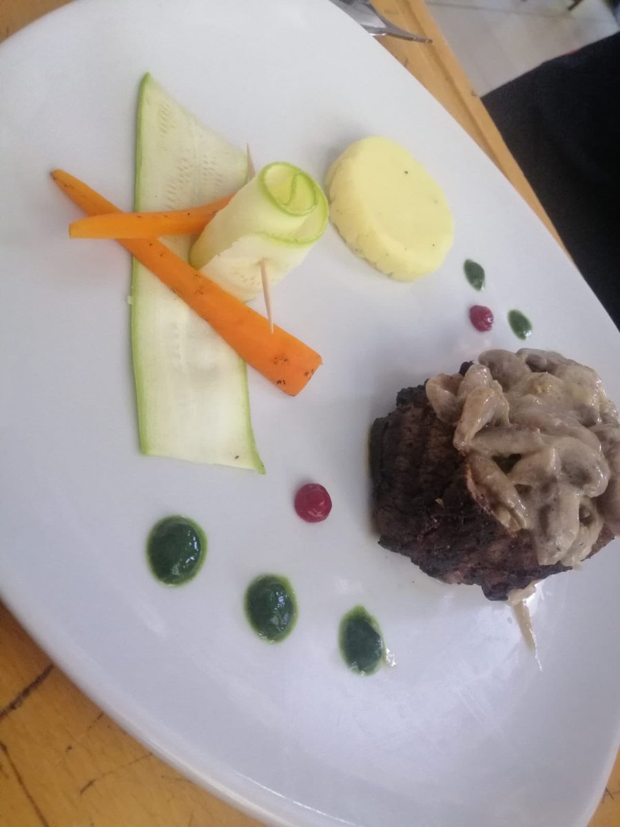 Sizce ben gıda sınavına denk gelip jüri olmuş muyumdur 😋