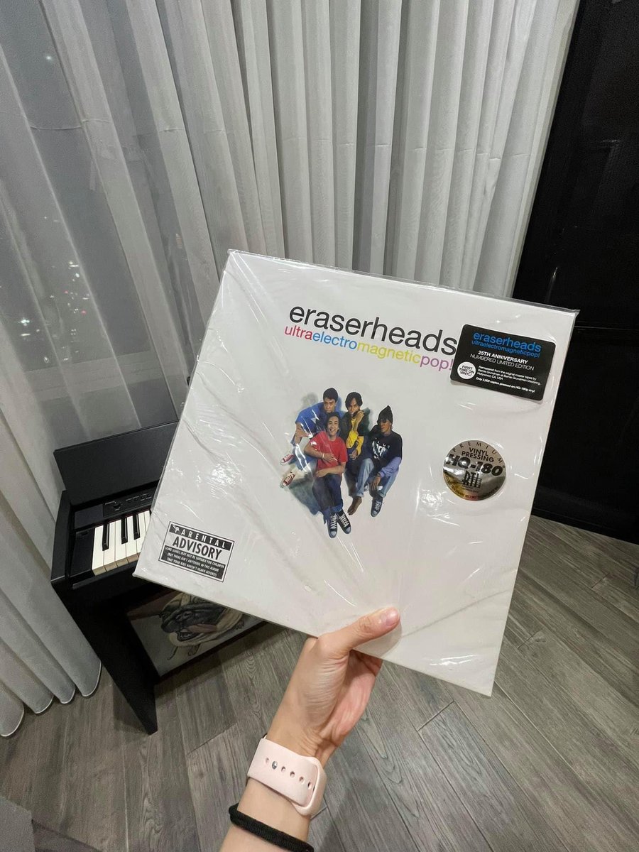Ely Buendia in the house!! Grabe, nabulabog opisina🥳🥳 He gave me this Eraserheads 25th Anniversary Limited Edition on vinyl 🎼 🎶 

Thank you, Ely🙏🙏 Nakita mo kung gaano kadami fans mo sa office namin.