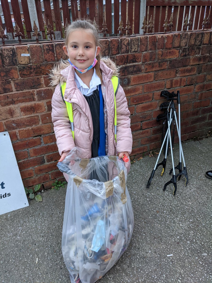 SWCazHawson's tweet photo. After school Community service
Litter picking the streets of Bramley and of course her School Front, 40 mins work and a whole lot of litter 
@BramleyJunior @MissGreenBSJS @antanddec @itvtakeaway https://t.co/LO19iFyqcN
