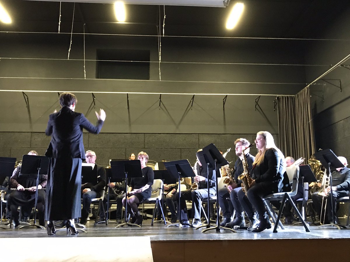 FlorianBercault's tweet photo. Traditionnel concert du 11 Novembre de l’Orchestre d’harmonie de Laval qui s’est tenu exceptionnellement à Louverné et avec l’Orchestre de Quelaines ! 🎶
Bravo aux artistes, et merci à l’équipe municipale de @VilleLouverne pour l’accueil. https://t.co/Q8APNjLTuT