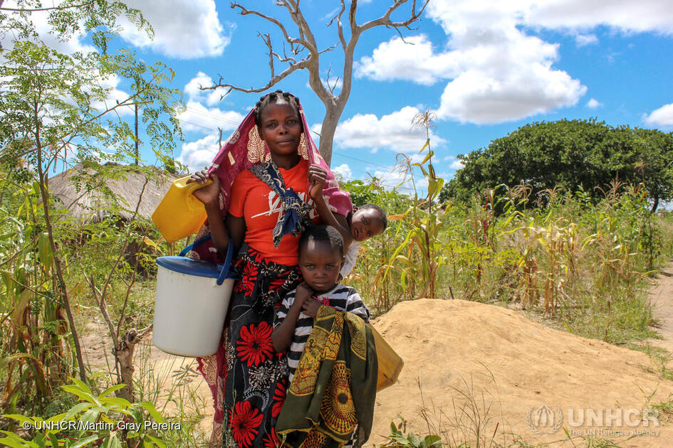 Refugees's tweet photo. Conflict.
Violence.
Climate change.

These are the factors that continued to drive forced displacement to record levels in the first half of 2021. https://t.co/HN2OnKzwRY https://t.co/rvIrWxNAcn