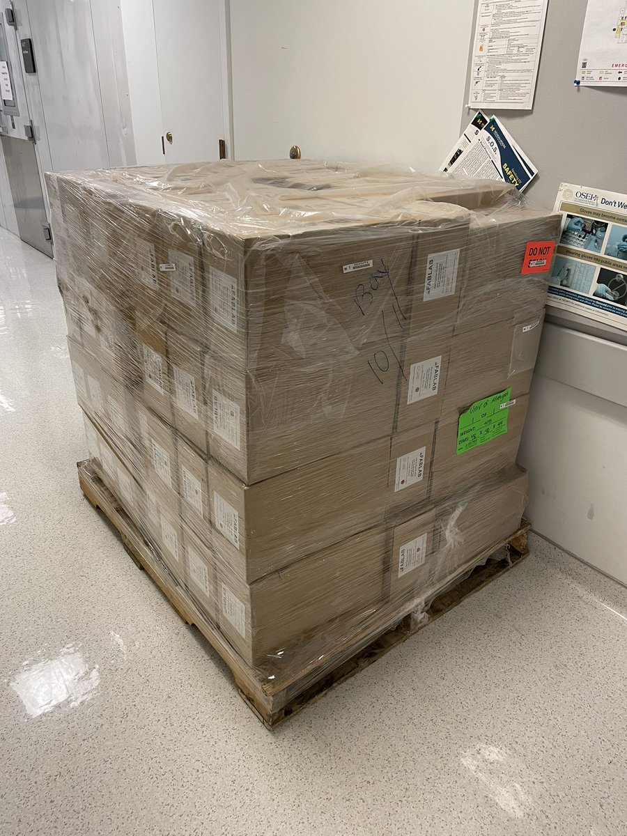 NarlaLabUMich's tweet photo. These pipettes will be gone in 60 seconds! 💨 Narla Lab is ready to do some (more) work. 🧫🧪👩🏾🔬👨🏻🔬 #UniversityOfMichigan #Michigan #MichiganMedicine #RogelCancerCenter #Cancer #Research #CancerResearch #NarlaLab https://t.co/gWPz6vOBhr