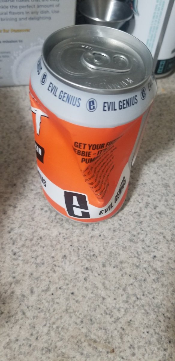 ERMcLaughlin22's tweet photo. @EvilGeniusBeer Was super excited to try this beer but this is what I found when I opened the box. It was so good but I got gypped a beer!! 😭😭 https://t.co/xk5AFdhxTC
