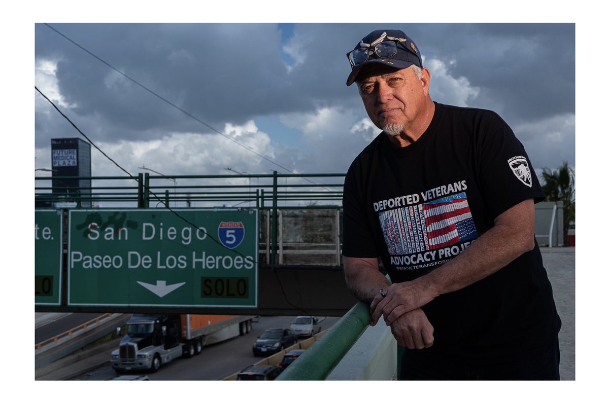 After years of advocacy for the rights of deported veterans, Robert Vivar, returns to the United States today. #vereransday #deportedveterans

Ph. Alejandro Meter