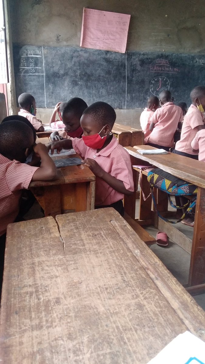 PROSPERTUYISHI1's tweet photo. "Tell me and I forget,teach me and I may remember, involve me and I learn" by Benjamin Franklin. 

 Using #Flashcards, #showmeboards,  the teacher Pelagie of G.S Muko was supporting P2 learners to understand Time
📷 Groups were presenting their works @MusanzeDistrict @BLF_Rwanda https://t.co/QNUxxcpk3f