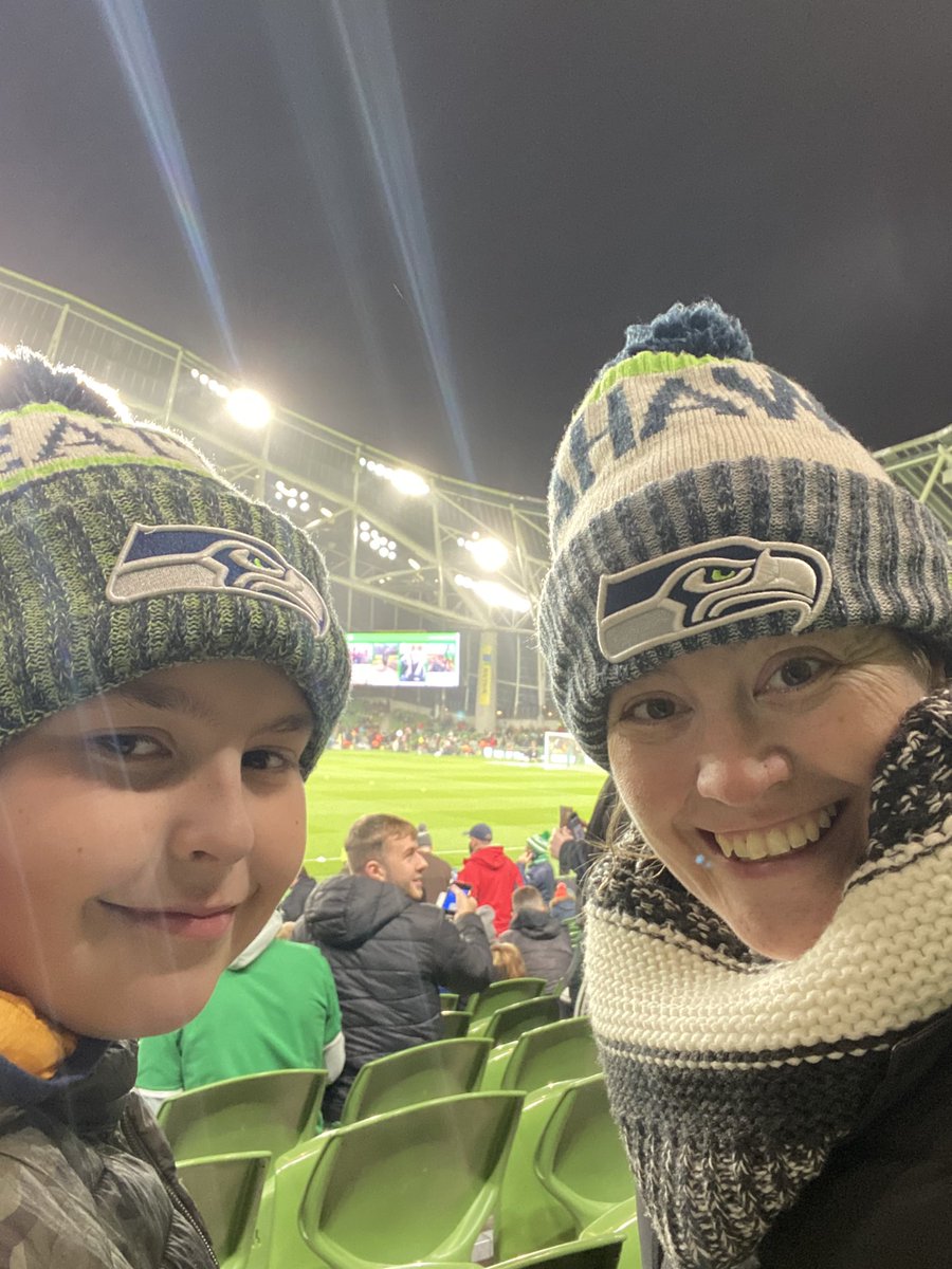 I swear we are at the IRL V POR game and not a seahawks game #COYBIG