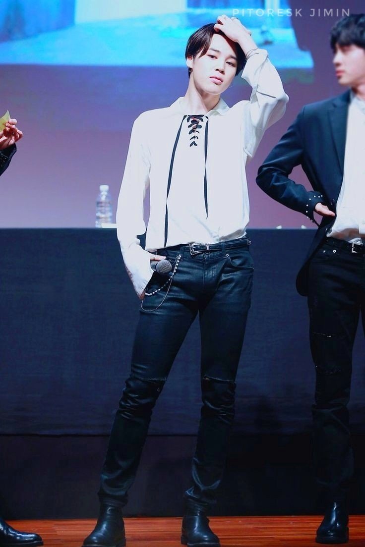 PitoreskJimin's tweet photo. Jimin always gives you his best look.
The definition of perfection is the meaning of his name.🌙⭐
#JiminVisual #ItBoyJimin #ParkJimin https://t.co/bQKJpYMpB7