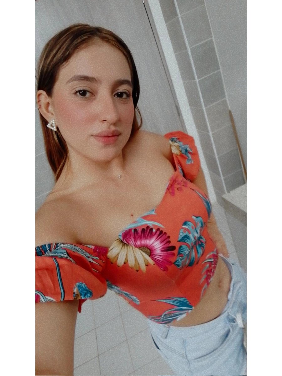 Laura93281602's tweet photo. Buena tarde 😘 https://t.co/30AJML0H52