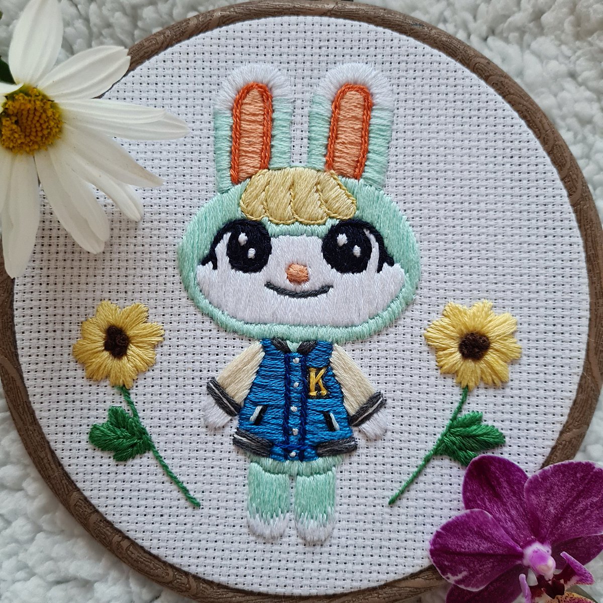bykohakuchim's tweet image. hare are my finished Sasha and Shino embroidery hoops🌷

[ #animalcrossing #acnh ]