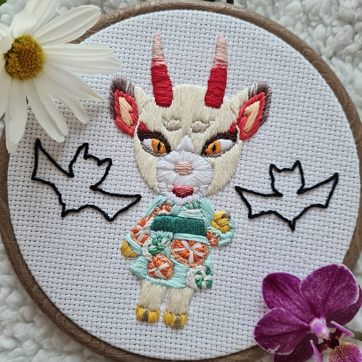 bykohakuchim's tweet image. hare are my finished Sasha and Shino embroidery hoops🌷

[ #animalcrossing #acnh ]