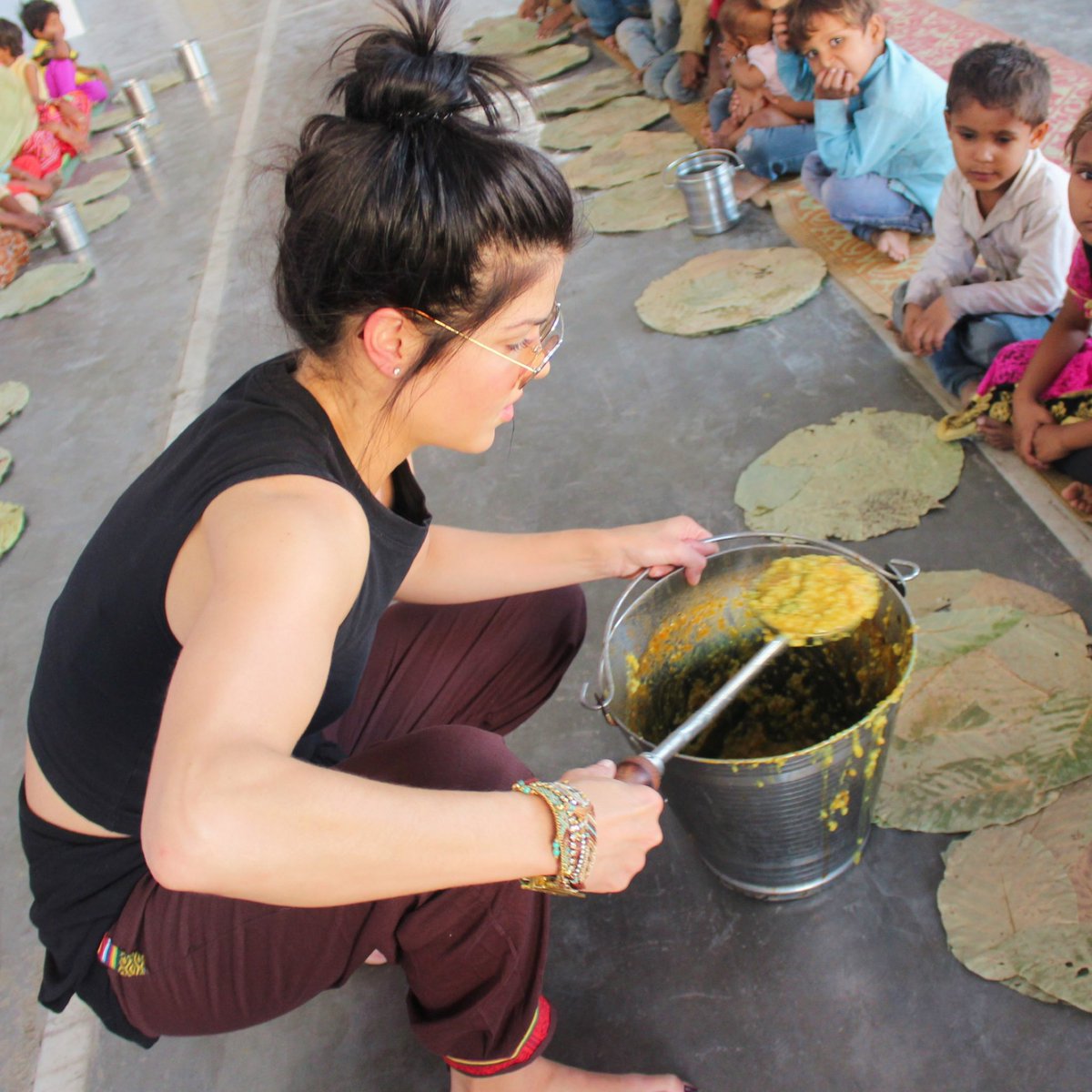withoutxfilms's tweet photo. FFLV Ambassador @iamAvgeropoulos helps to serve the local families of Vrindavan during the food distribution program, which has been going on for the past 25 years. We also have new limited edition items in our shop. Link in bio to purchase our #SheMustCount collection. 💫 https://t.co/34fMqSSNZp