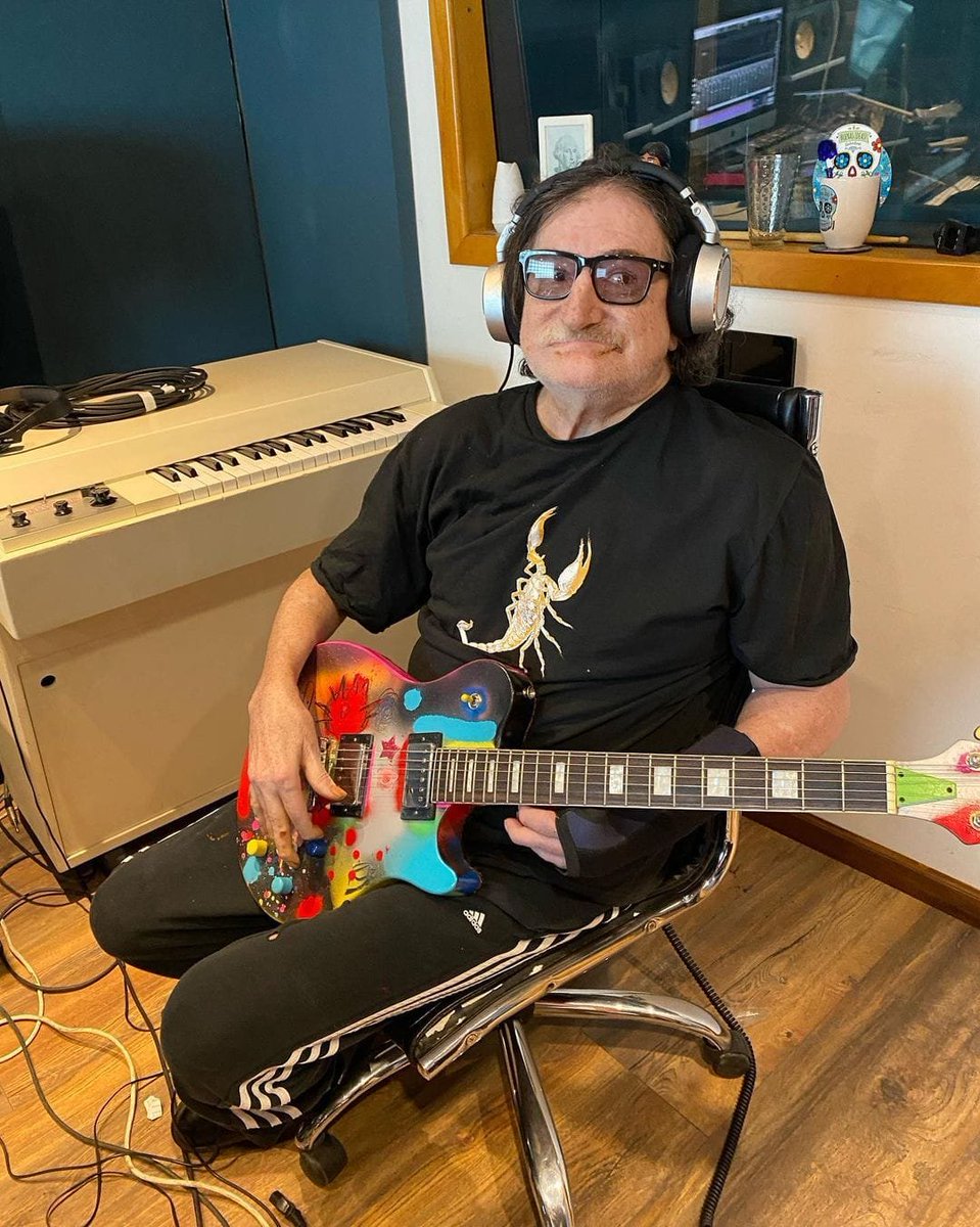 Out Of Context Charly García (@out_garcia) on Twitter photo 