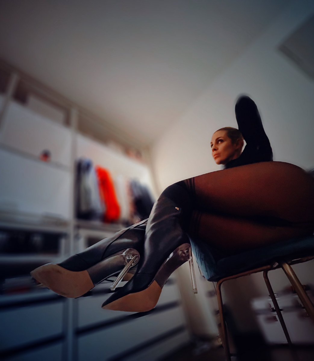 Na, bringt dieser Anblick dein jämmerliches Stückchen zum zucken? 

Dann sollte deine Brieftasche ebenfalls brennen! 🔥
Deine Aufgabe ist es mich zu vergöttern und zu verwöhnen! Also los du Loser, gib deinem Dasein einen Sinn und SENDE! JETZT!! 💸💳

#findom #geldherrin #paypig