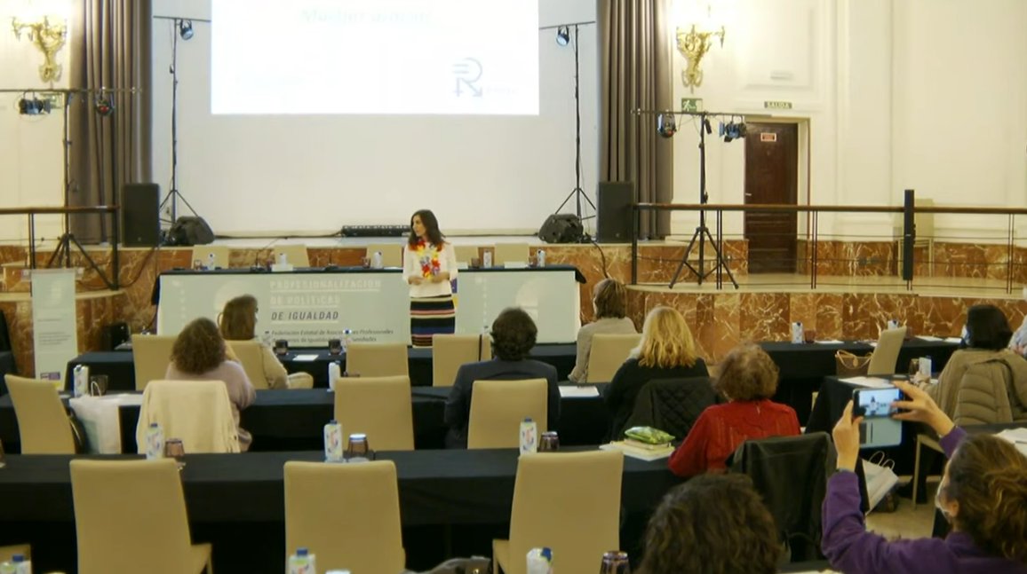 . @yodominguez : "Esta profesión que os ha tocado es complicada, os va a tocar estudiar" #2congresofepaio #igualdadprofesional
