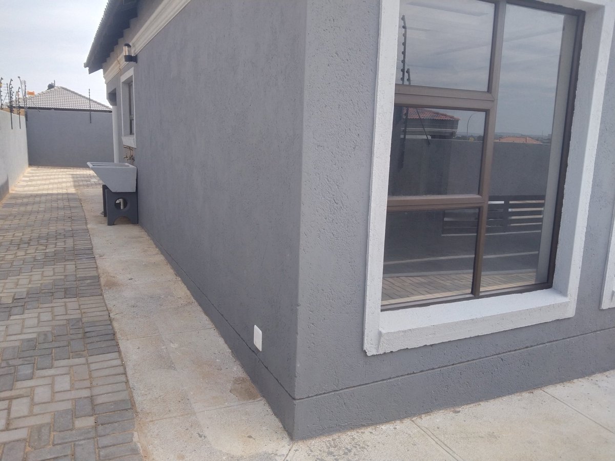 MohlalogaMT's tweet photo. R1.7 million in Polokwane 
Newly built house, Be the Pride and Joyful owner of this house

Retweet please https://t.co/oDlBZPy1NK
