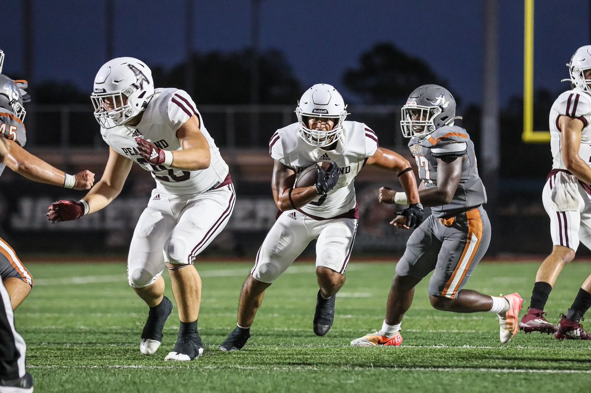 _d_serna_27's tweet photo. Regular season highlights:
122 Carries 
732 yards
15 touchdowns 
3 catches for 31 yds 
https://t.co/0OxDLWUM6u @PearlandOilers @OilerRecruiting https://t.co/uwF6RXp0zD