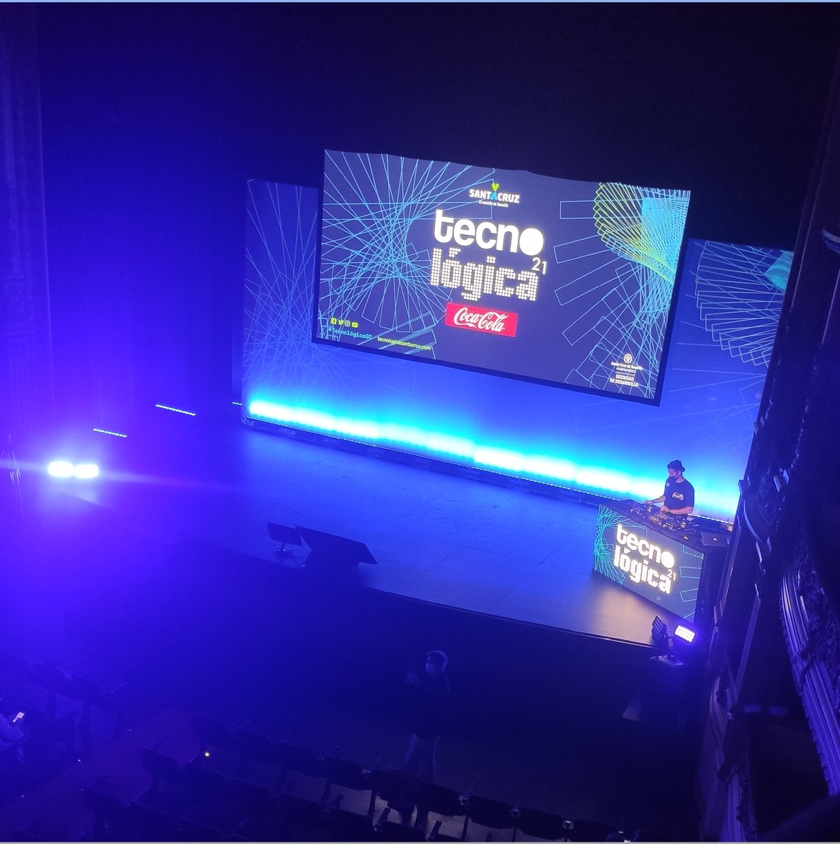 aitorhdez_'s tweet photo. Que ganas tenía de eventos ! Volviendo a #TecnológicaSC para ver mis ponencias favoritas de #SocialMedia y #Marketing / #LateFight https://t.co/5SKxpDzcBt