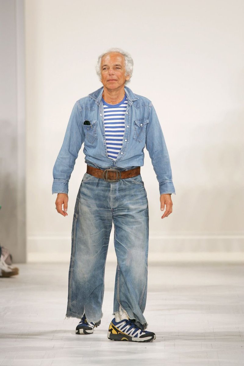 KaylarWill's tweet photo. Me in the fitting room trying on boyfriend jeans https://t.co/SE7MBBg5tA