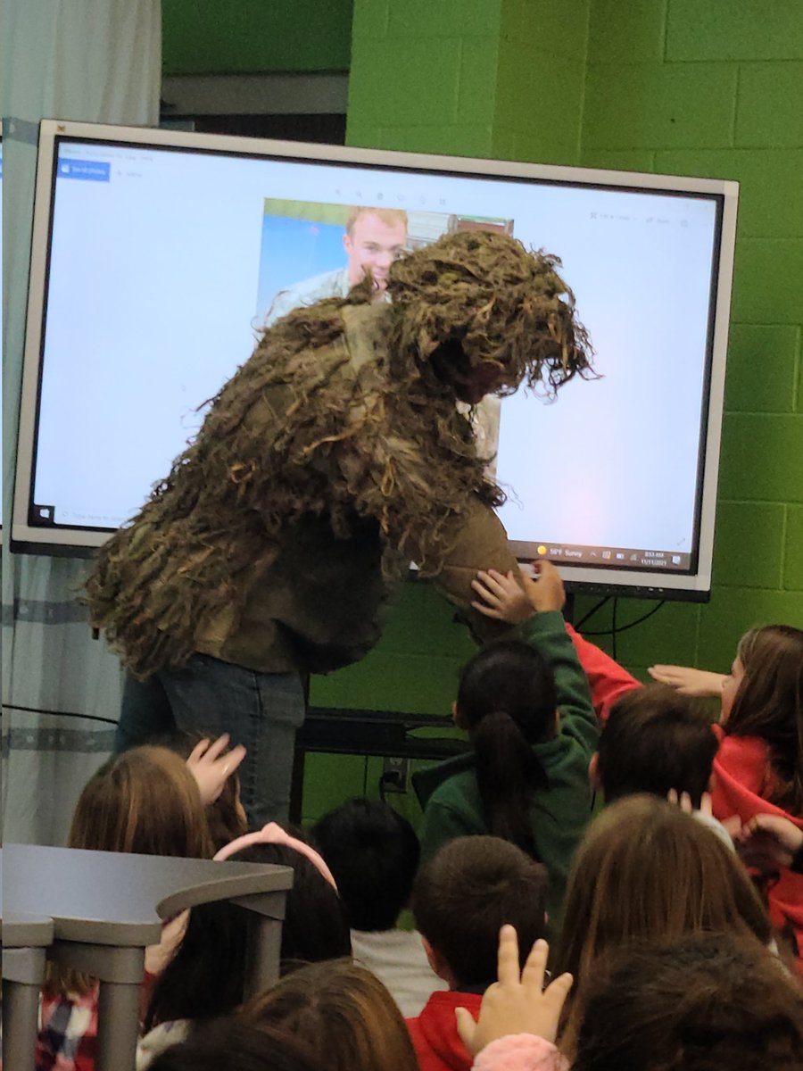 MrsA_Foster's tweet photo. We loved listening to a Veteran today! Thank you Mr. Grissom for sharing your experiences with us! @ElemRob #robinsonisd https://t.co/ay5SARlH4Q