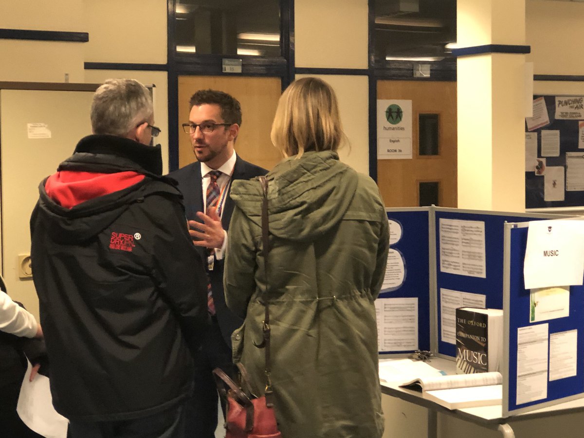 MoulshamHigh's tweet photo. Our @MHS6thForm @MoulshamHigh subject experts share details of the #Alevel #BTEC courses on offer. #OpenEvening #Outstanding6thForm https://t.co/6BnvsbzUin