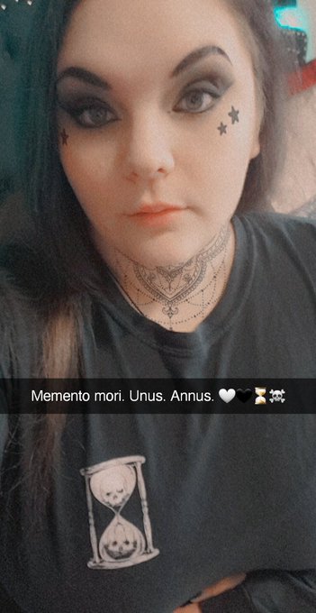 Memento mori friends.   Unus.🖤 Annus.🤍   ⏳☠  If you happen upon this leave 1 memory.  Its almost the