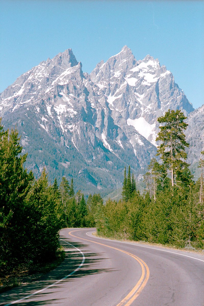 nev_in_color's tweet photo. mountain roads on 35mm 🎞 https://t.co/iS0pupZdpE