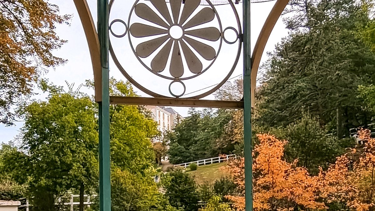 Chatel_Guyon's tweet photo. Bon weekend à #Chatelguyon ! 🍂🌞
Retrouvez toutes les animations à venir 👉 https://t.co/wpnwqsbFPT https://t.co/Tsbe2r7Reu