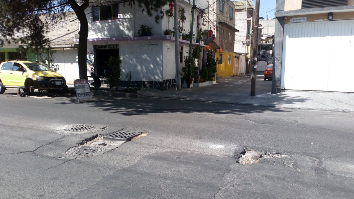 coylavoz's tweet photo. Baches en Av. Paplotl. Entre 1a y 2a cerrada de Paplotl, y frente al Mercado de Col. Santo Domingo @Alcaldia_Coy
Solicitamos atención de @giogutierrezag
#Coyoacán #SinBaches
#CapitalDeLaCDMX https://t.co/zXU0ypttwA
