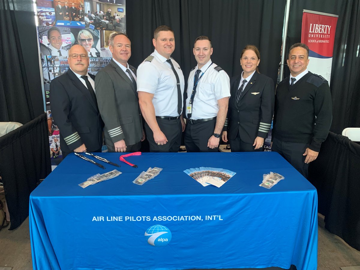 ALPAPilots's tweet photo. #TBT | Approximately 2,000 military #veterans flocked to San Diego October 22-24 for the Annual 2021 #RTAG Convention to learn about career opportunities in the #aviation industry. #ALPAAt90 #VeteransDay2021 https://t.co/EvQstFL1iS