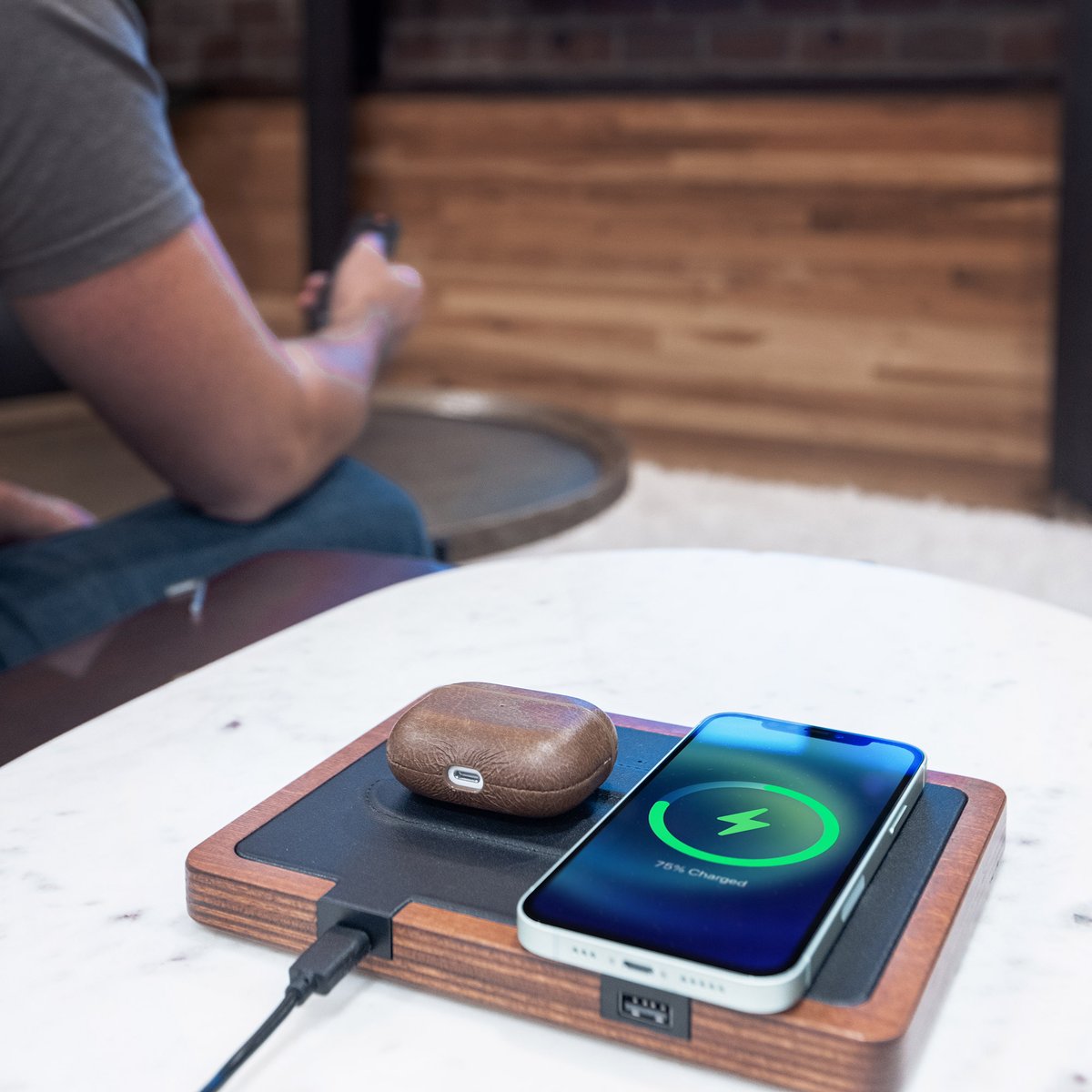 NytStnd's tweet image. Want to be more productive? Save your time? Then NYTSTND is a perfect solution for you! Charge multiple gadgets without extra wires! Sounds amazing, right? Unclutter your life with NYTSTND

#wirelesscharger #chargingset #Apple #iPhone #iPad #airpods #MagSafe #gadgets #design