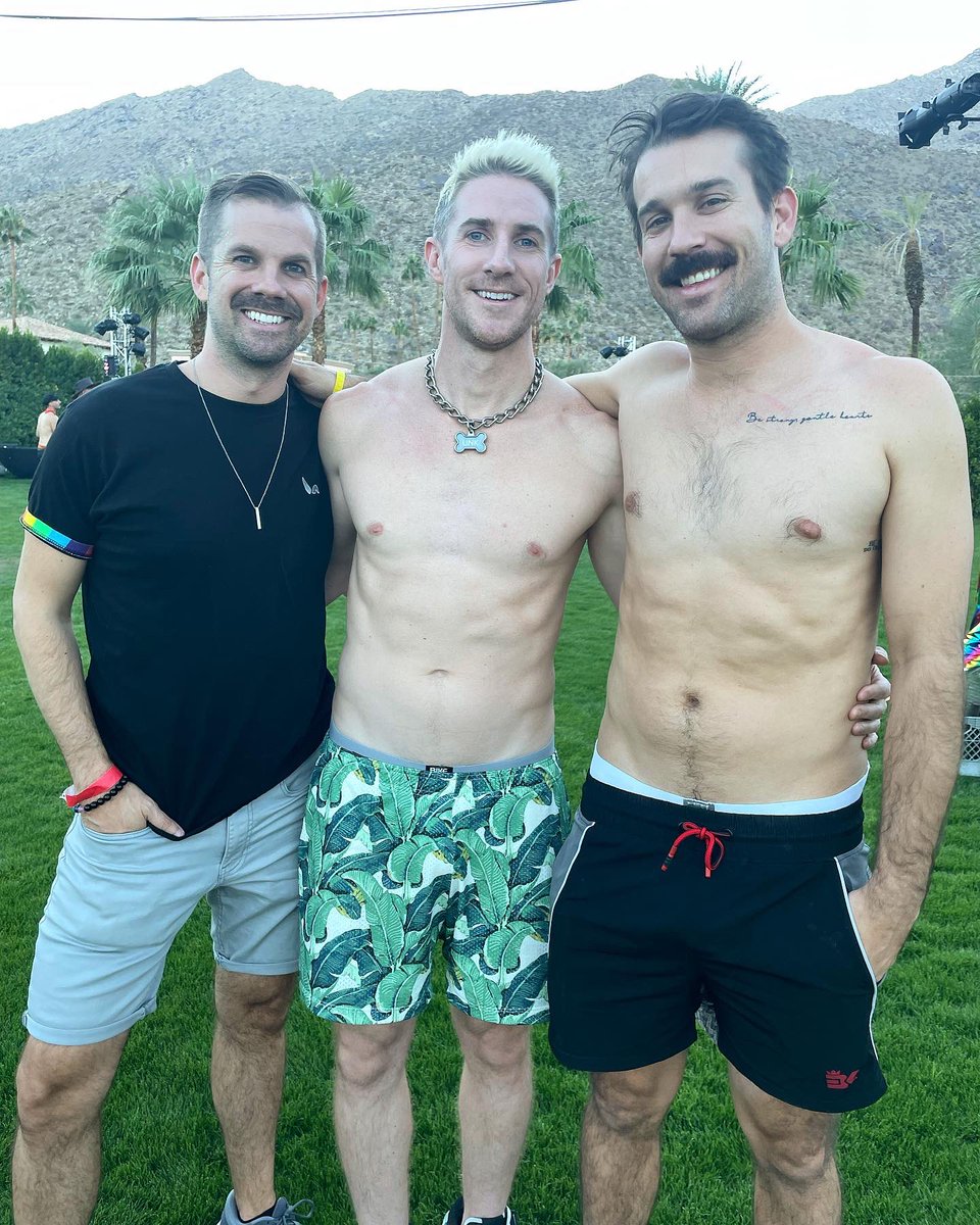 HuntleyWoods's tweet photo. Palm Springs Pride #PalmSpringsPride #Desertopia https://t.co/k7HRGPxfIK