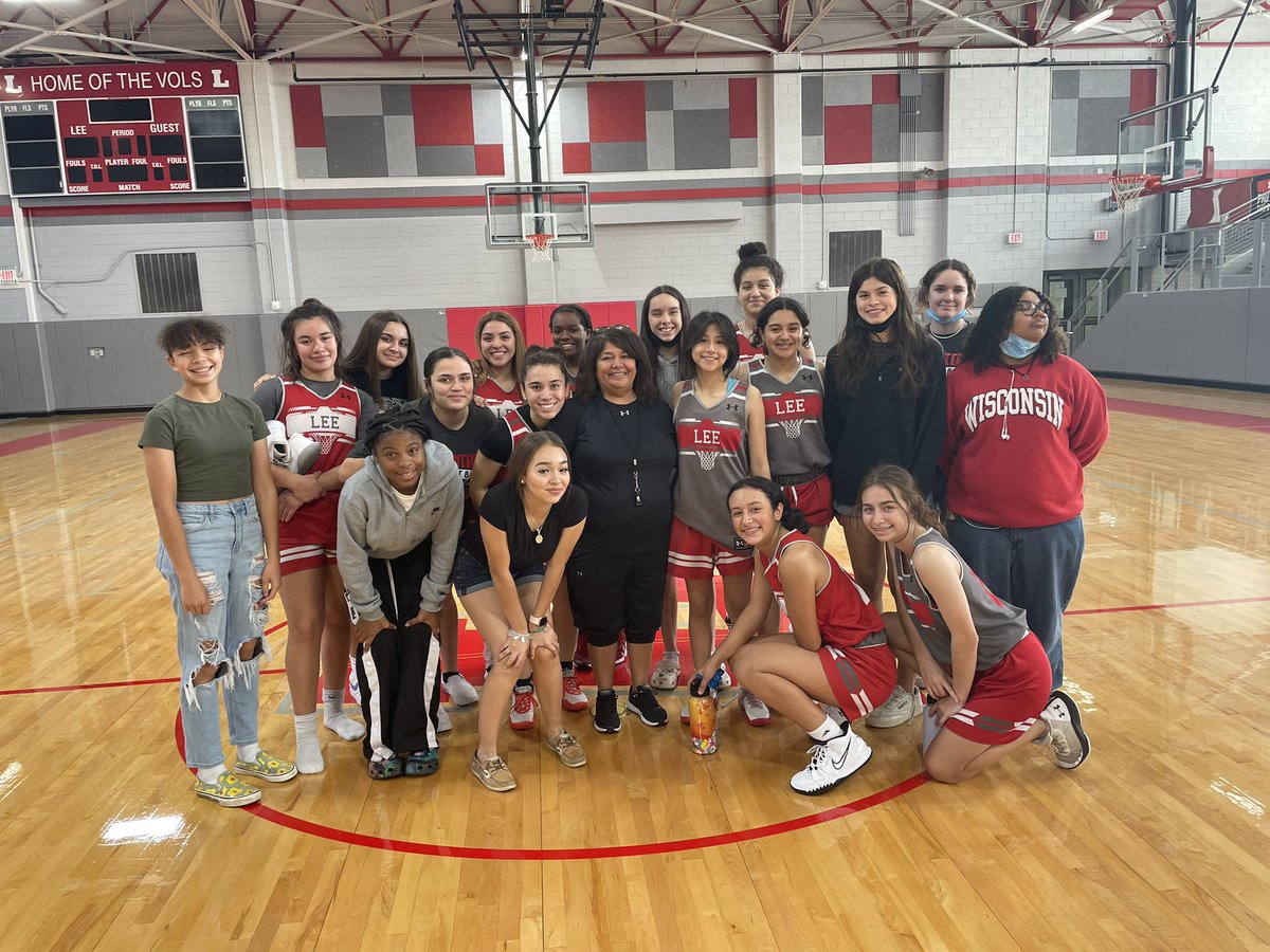 LeeVols_GBB's tweet photo. Happy birthday to girls basketball assistant coach Sandra Garrett! #ladyvolsbb #leehs #neisd #govols #bigred https://t.co/gszff4HaCs