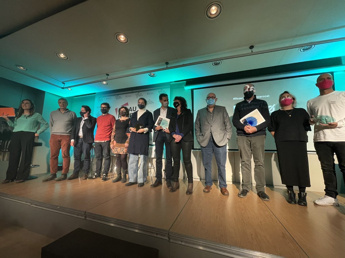 isaacperaire's tweet photo. A la celebració del 15è aniversari de @rezerocat . Implicació i compromís. Per molts anys a #Gentrezero i als projectes premiats #Rezero2021! #residuzero #zerowaste
En paraules de la Consellera @TeresaJorda : SOM AQUÍ PER CANVIAR LES COSES” @residuscat https://t.co/6ODiNPKxkX