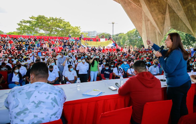 gestionperfecta's tweet photo. Excelente encuentro este #11Nov con las trabajadoras y trabajadores que a diario dedican todos sus esfuerzos a nuestra bella capital y que están organizados con sus 1X10 para que el 21 de noviembre logremos una victoria contundente por Caracas https://t.co/DHNr1sa3EL