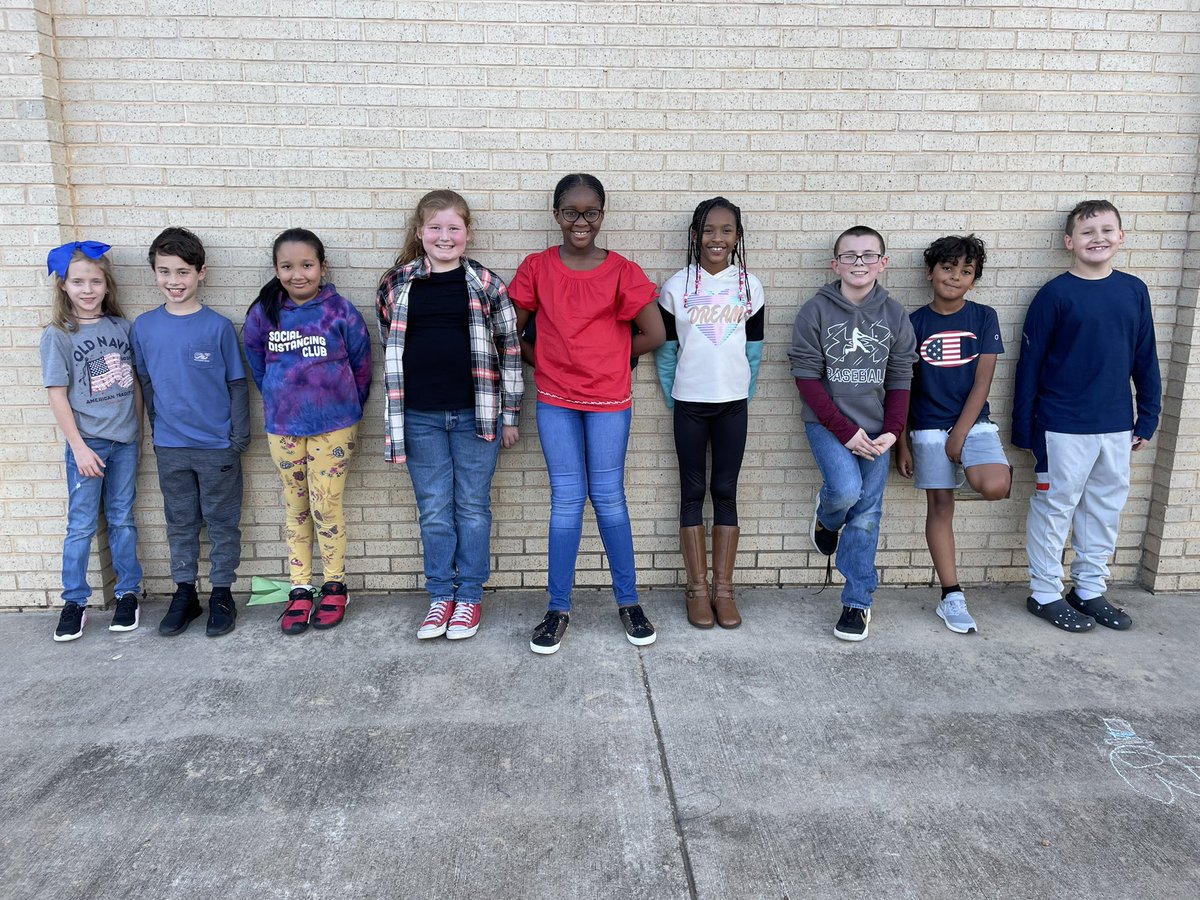 Wearing Red, White, and Blue in honor of Veteran’s Day! 🇺🇸 #nhebrightknights <a href="/NHE_HCS/">NHE_HCS</a> #VeteransDay