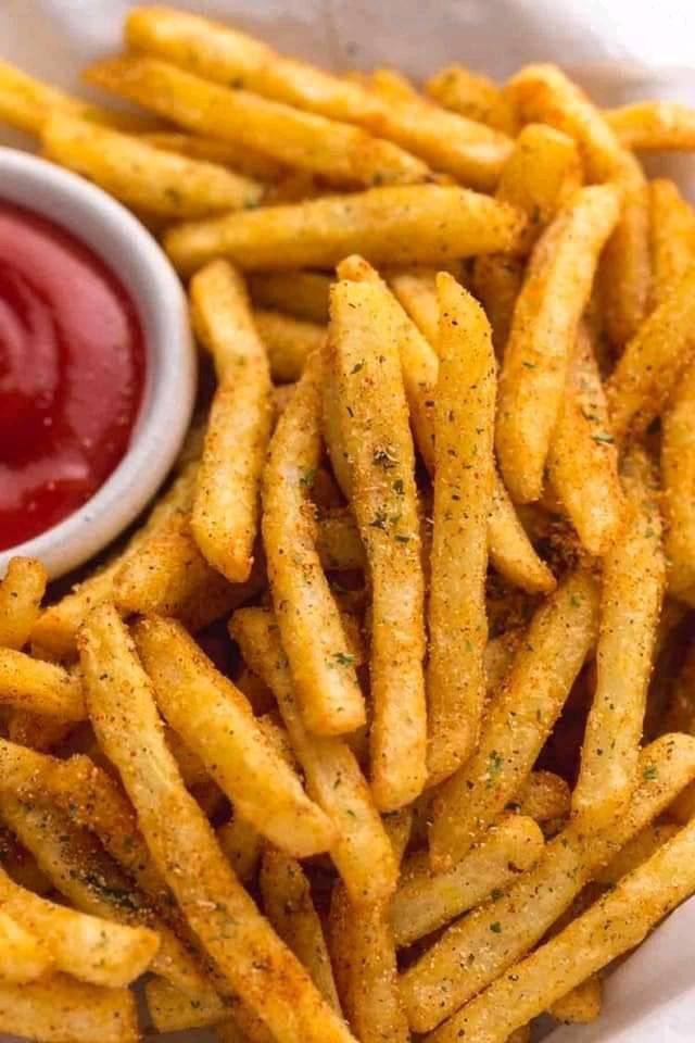 ArttRoom_'s tweet photo. French fries 🍟 https://t.co/CRgia86H4R