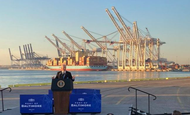 portsamericahq's tweet photo. With Seagirt’s massive new Neo-panamax cranes in the background, @POTUS Biden spoke about the Bipartisan Infrastructure Deal which will include a targeted focus on port infrastructure—supporting continued economic competitiveness throughout the country. #forwardPAC https://t.co/En7JFXKoEO