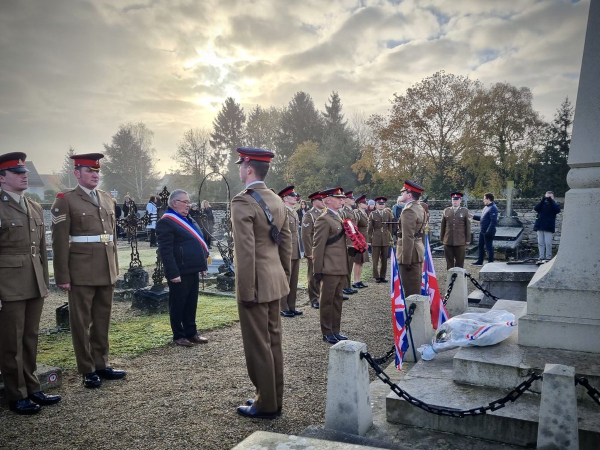 BCL84342894's tweet photo. This morning L (Néry) Bty RHA paraded in France to mark Armistice Day before being impeccably hosted for a six-hour lunch by the Mayor of Néry.

We are extremely grateful for the generosity and warmth shown to us by our French comrades.

Lest we forget.

@3RHA @RedCypherMedia1 https://t.co/RKpRGRg57c