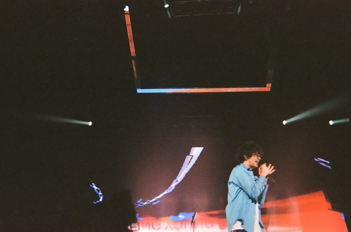 halsmvingcastle's tweet photo. The 1975 on film, 2019 @the1975 @jamieoborne #the1975 https://t.co/nxkGUXLb6P