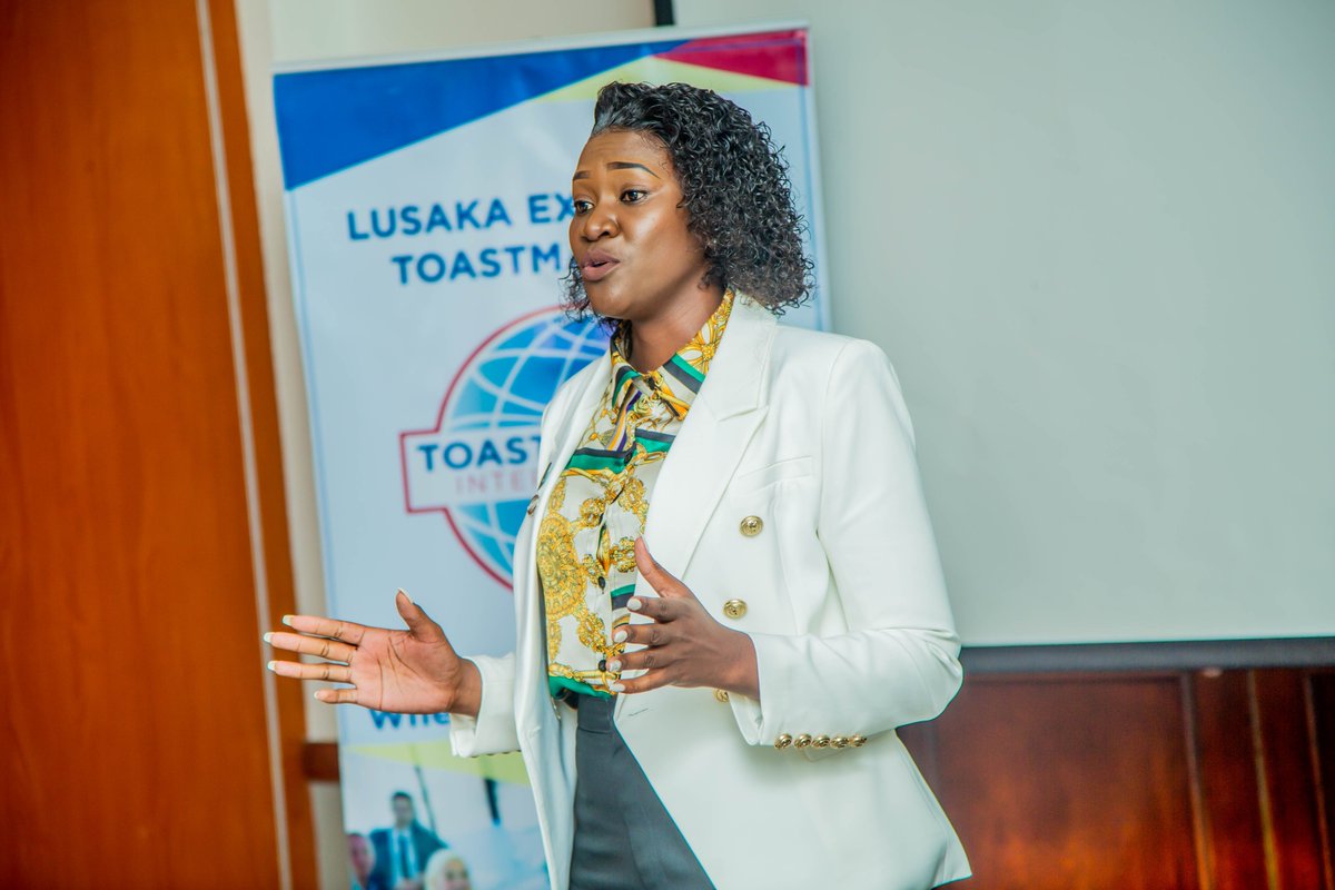 Kalusanzhi's tweet photo. How you use your hands as part of your body language has an impact on how effectively you communicate.
#PublicSpeaking #Leadership #Communication #ProudToastmaster #DistinguishedToastmaster #PublicSpeakingTraining #PublicSpeakingTips #PersonalBranding #NightSchool https://t.co/OyVNU2LXqe