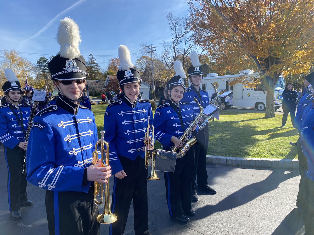 MsCrookRMS's tweet photo. RHS Band at the parade this morning! #veteransdayparade #rocklandmusic https://t.co/HS8fDEXSaj