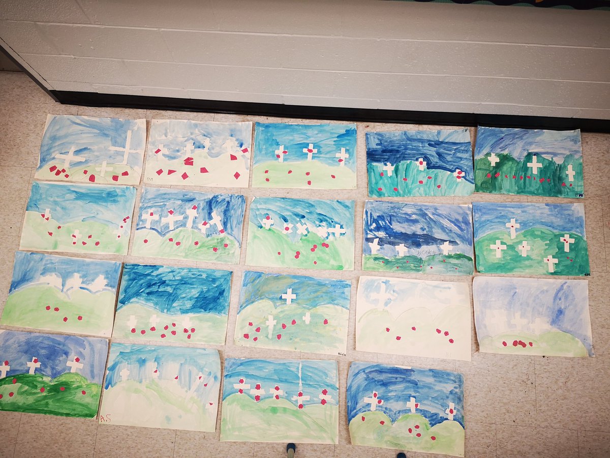 MEGANSIMS79's tweet photo. Remembrance Day artwork created in Room 115. #LestWeForget https://t.co/64IYa9JTtG
