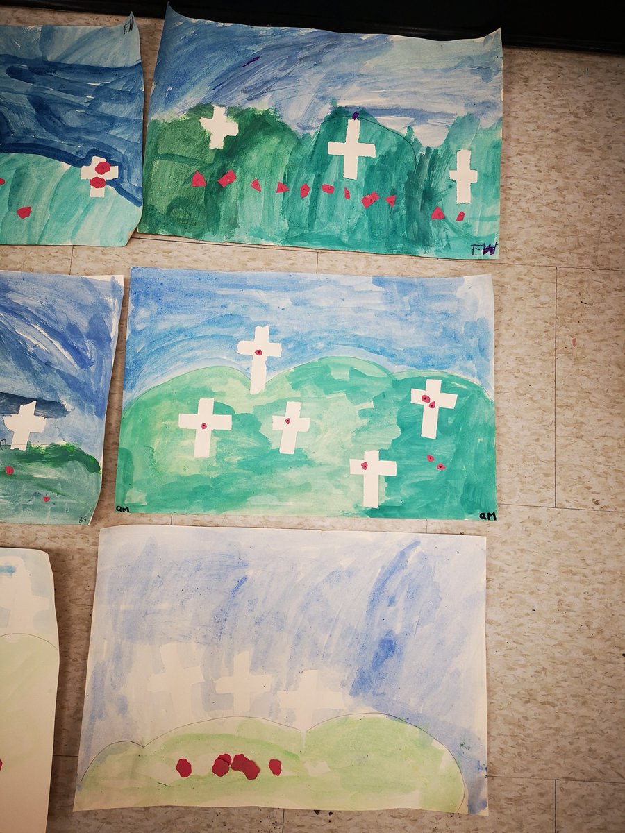 MEGANSIMS79's tweet photo. Remembrance Day artwork created in Room 115. #LestWeForget https://t.co/64IYa9JTtG