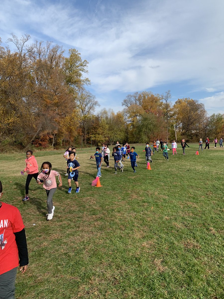 MrH62162056's tweet photo. Look at our 2nd graders rock the Turkey Trot ‘21 course. Way to go! ⁦@hcpss_gces⁩ ⁦@GCESPTA⁩ ⁦@GormanTeam⁩ https://t.co/q7IXKZ5DiR