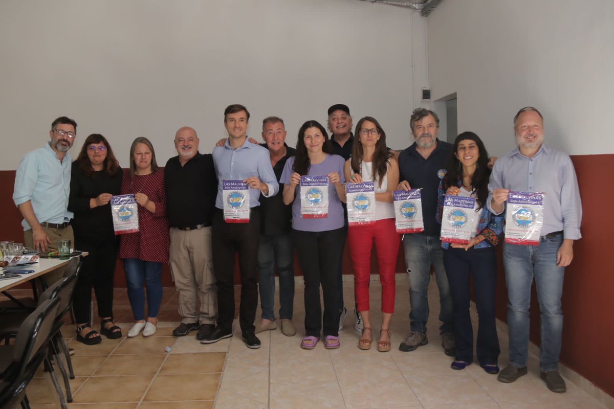 LetiGuerrero021's tweet photo. Almuerzo con las autoridades del Centro de Veteranos de Guerra de #Morón, con @EliGAlcorta ,
@LucasGhi , Martín @Sabbatella, la candidata a diputada Nacional @MoniMacha y el candidato a senador bonaerense Diego Spina.

#Si a la memoria y la soberanía https://t.co/I1Qc7OaSf6
