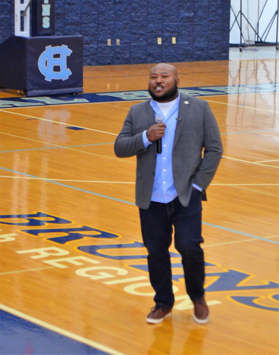 HardinCoSchools's tweet photo. .@CHHS_HCS alum Jason Mike spoke (seniors in the gym and the rest of the students through live stream) about his time in Afghanistan and his heroic actions that earned him the Silver Star. Jason's visit was a part of the CHHS Veterans Day celebration.  #HCSStrongerTogether https://t.co/sleo2bJXWh