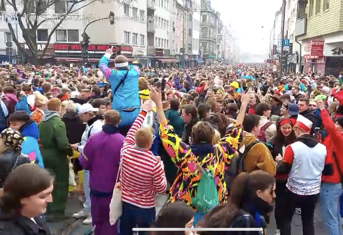 michael_niehus's tweet photo. Et hätt noch immer jot jejange #Karneval #Corona #KoelleAlaaf https://t.co/XoKDaiVBaL
